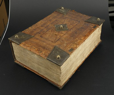 Obr. 3 Gotická vazba knihy Doctorum sententia, 15. století