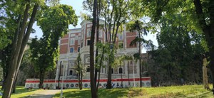 Foto 7 Muzeum litertury Ahmeta Hamdiho Tanpınara.jpg Foto 7 Muzeum litertury Ahmeta Hamdiho Tanpınara.jpg